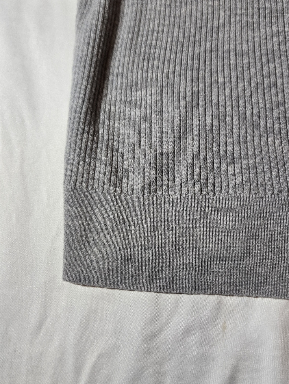 Banana Republic Fityed XL 100% Merino Wool Sweater (Fits Like A LARGE) - Picture 3 of 6